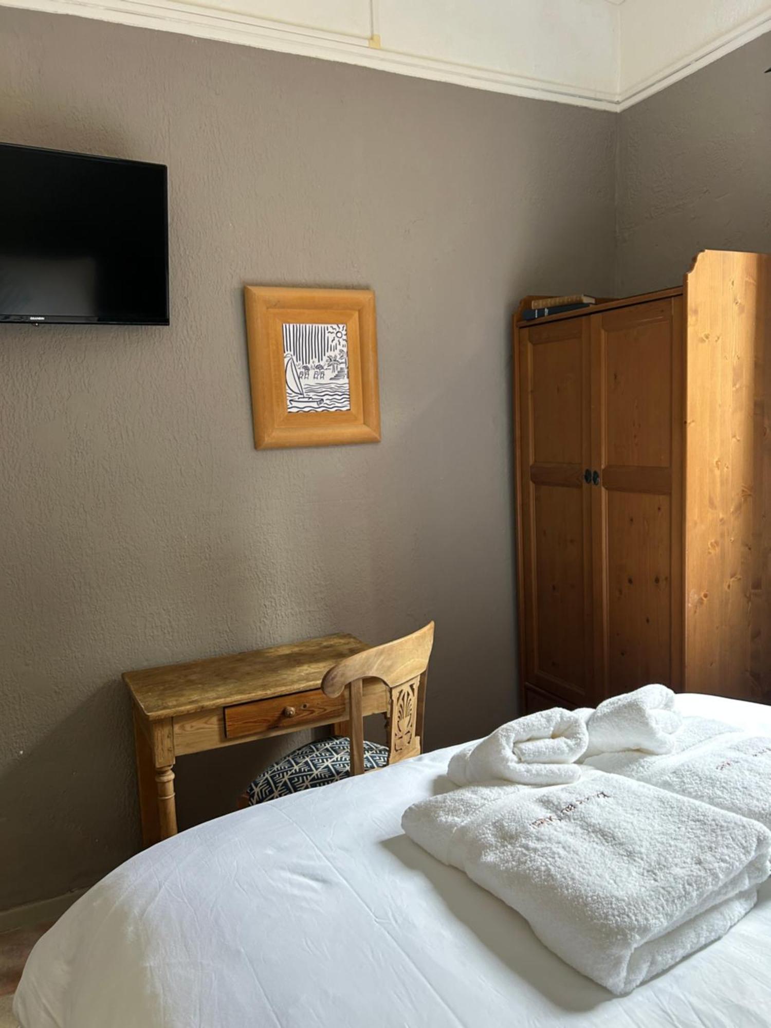 Hotel L'Escale Au Soleil サン・エギュルフ エクステリア 写真