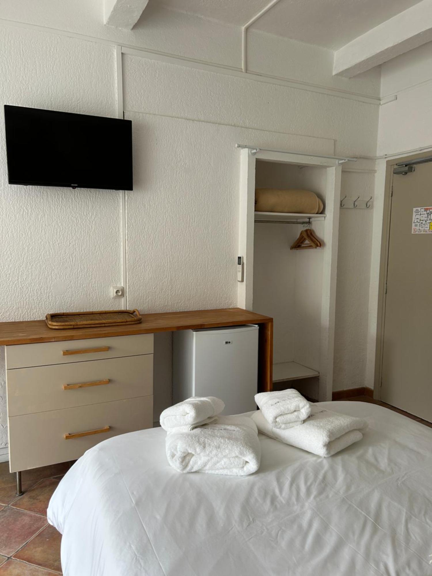 Hotel L'Escale Au Soleil サン・エギュルフ エクステリア 写真