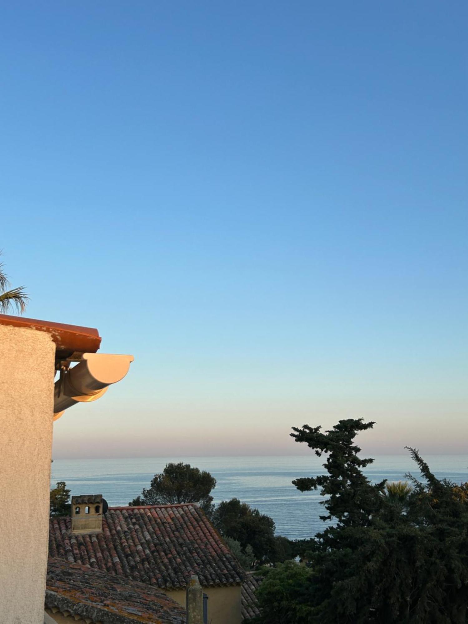 Hotel L'Escale Au Soleil サン・エギュルフ エクステリア 写真