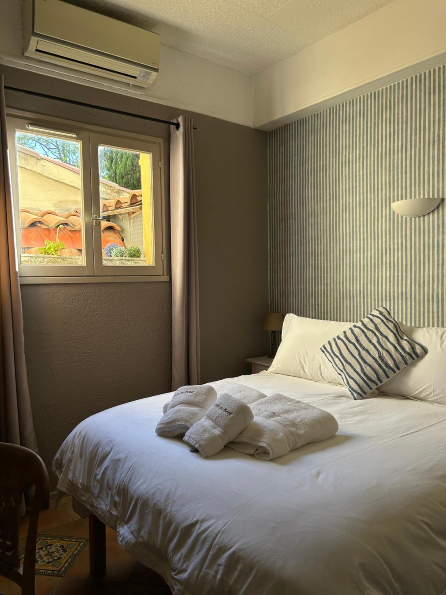 Hotel L'Escale Au Soleil サン・エギュルフ エクステリア 写真